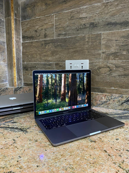 MacBook Pro A1990 (2018) | Intel Core i7 8th Gen | 16GB Ram | 256