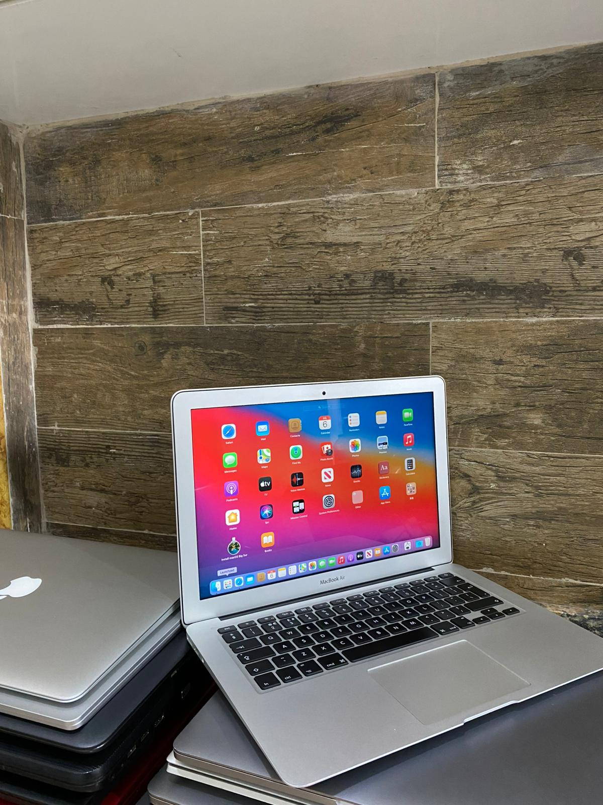 MacBook Air A1466 – 2014 | Intel core i7 | 8GB Ram | 256 SSD | 13