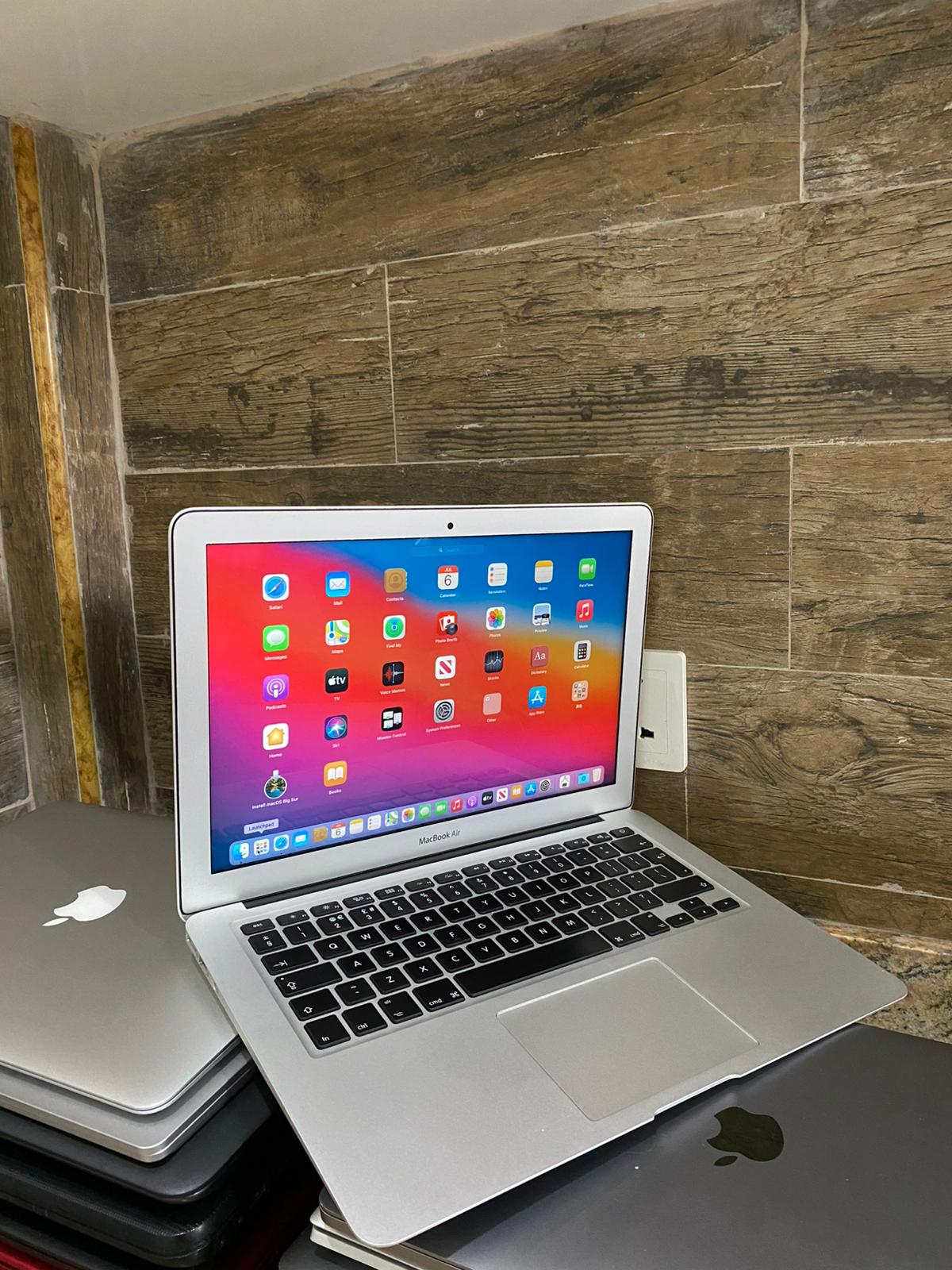 MacBook Air A1466 – 2014 | Intel core i7 | 8GB Ram | 256 SSD | 13