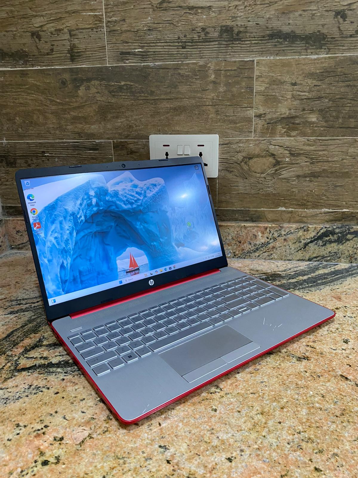 HP DW Series – 15" Laptop | Intel core i7 8th Gen | 32GB | 512 NVMe SSD | 15.6" | win 11