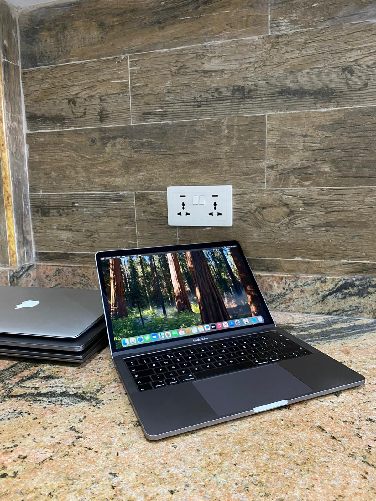 MacBook Pro A1990 (2018) | Intel Core i7 8th Gen | 16GB Ram | 256 SSD | 15.4