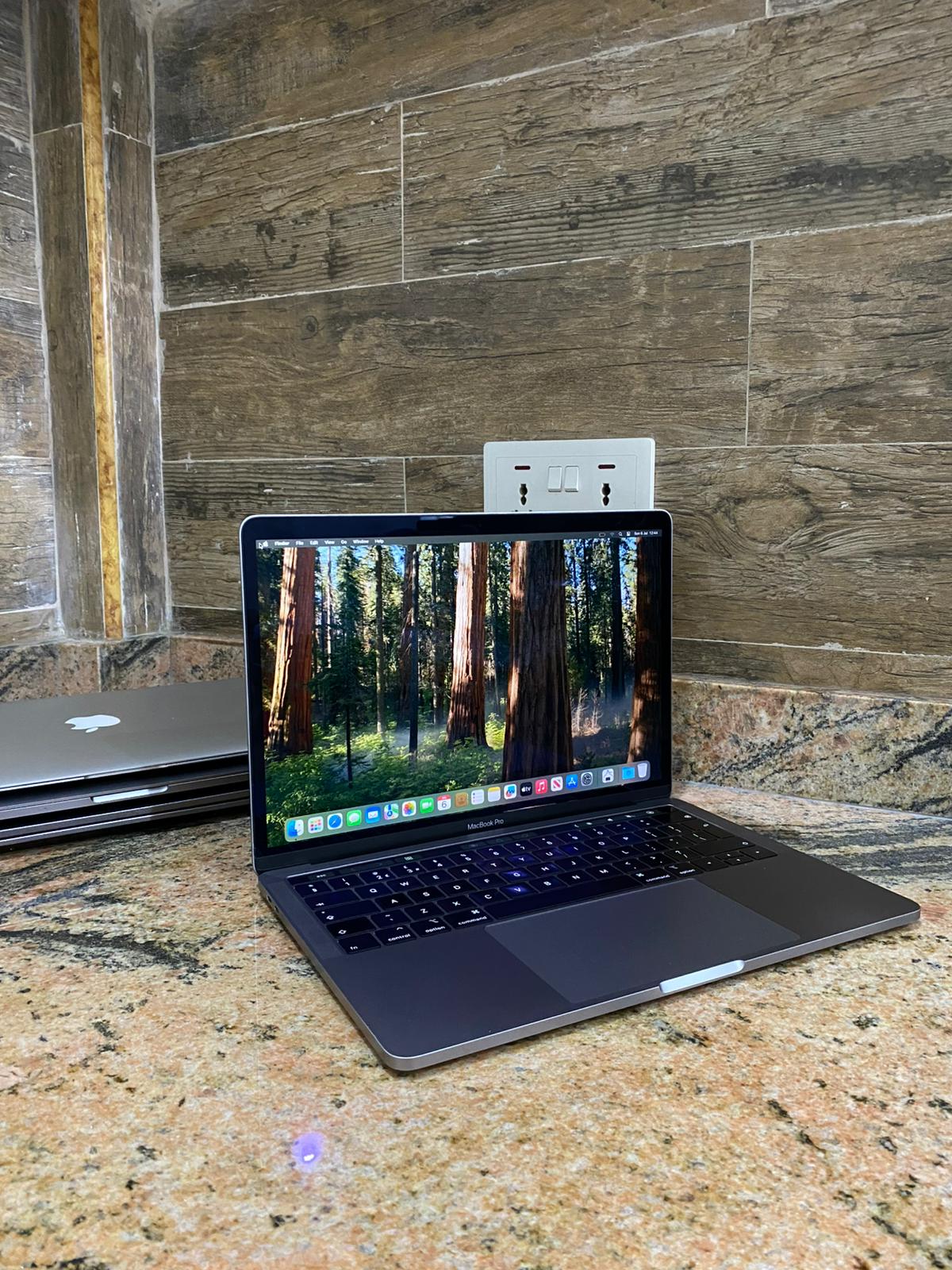 MacBook Pro A1990 (2018) | Intel Core i7 8th Gen | 16GB Ram | 256 SSD | 15.4" | macOS Sequoia