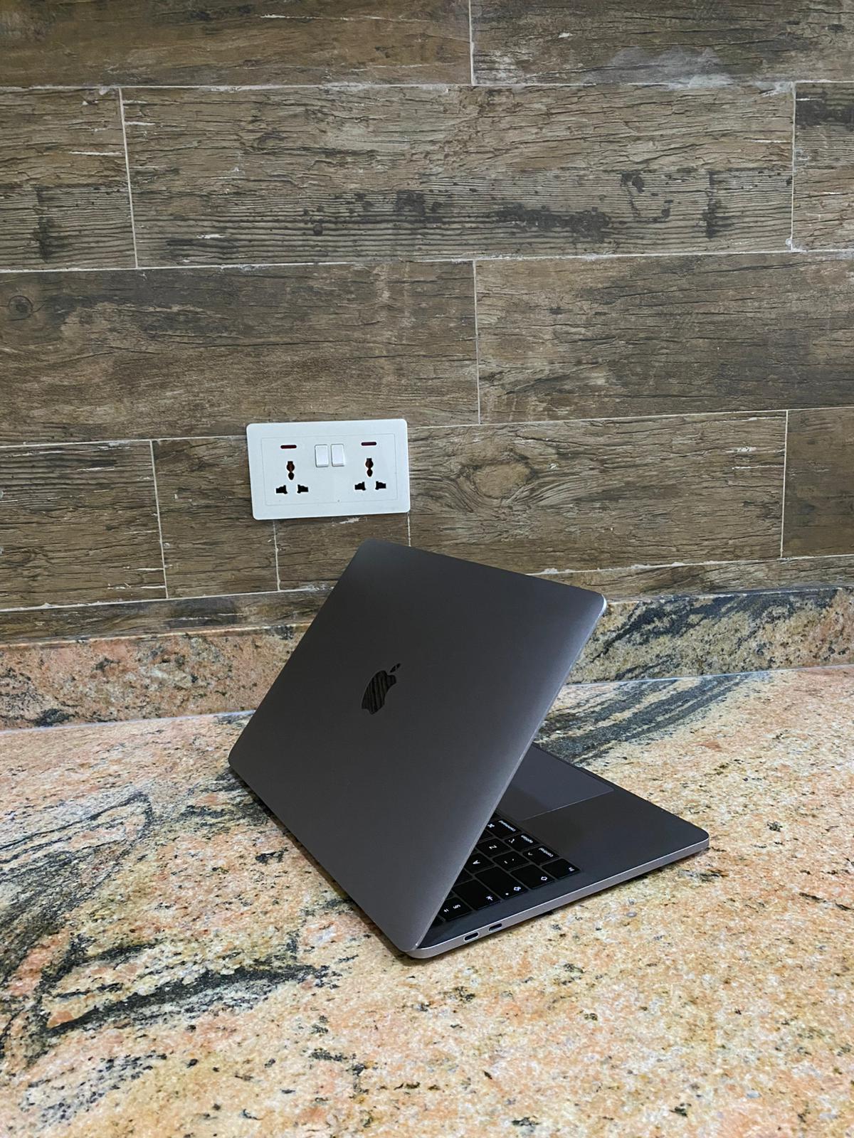 MacBook Pro A1990 (2018) | Intel Core i7 8th Gen | 16GB Ram | 256 SSD | 15.4