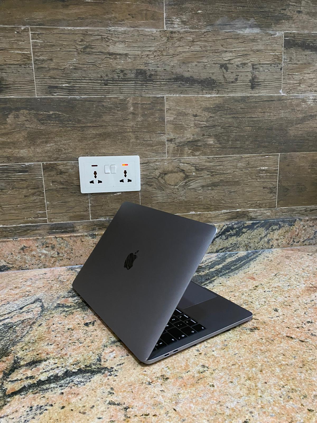 MacBook Pro A1990 (2018) | Intel Core i7 8th Gen | 16GB Ram | 256 SSD | 15.4