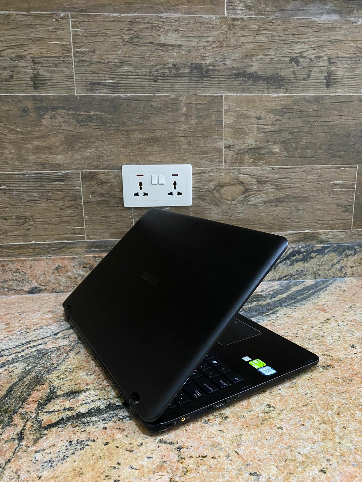 ASUS UX560U Touchscreen | Intel core i7 7th Gen | 24GB Ram | 512GB SSD | Nvidia 940MX + Intel HD 620 | Win 11