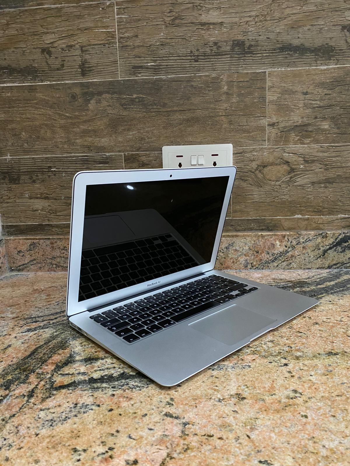 MacBook Air A1466 – 2017 | Intel core i5 | 8GB Ram | 256 SSD | 13.3" | macOS Big Sur