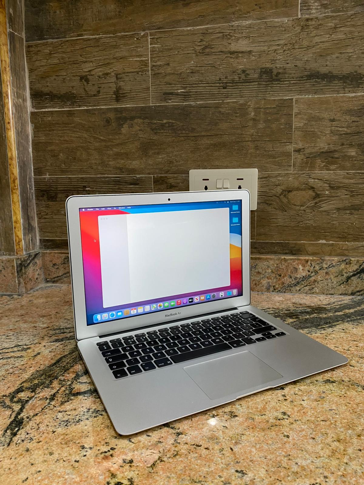 MacBook Air A1466 – 2017 | Intel core i5 | 8GB Ram | 256 SSD | 13.3" | macOS Big Sur